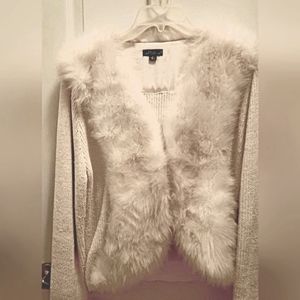Womans/Jrs Cropped faux fur sweater. NWOT